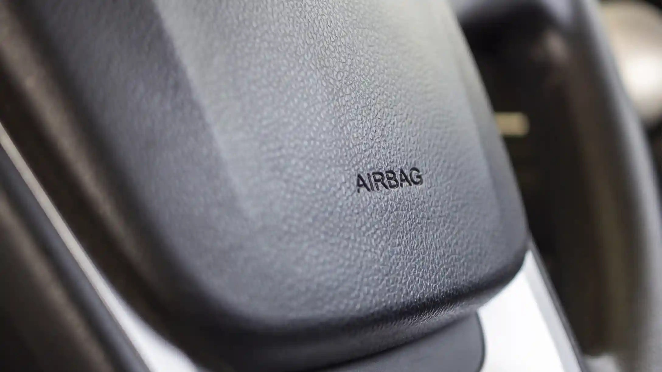 Qué es el airbag, cómo funciona y a qué velocidad se activa