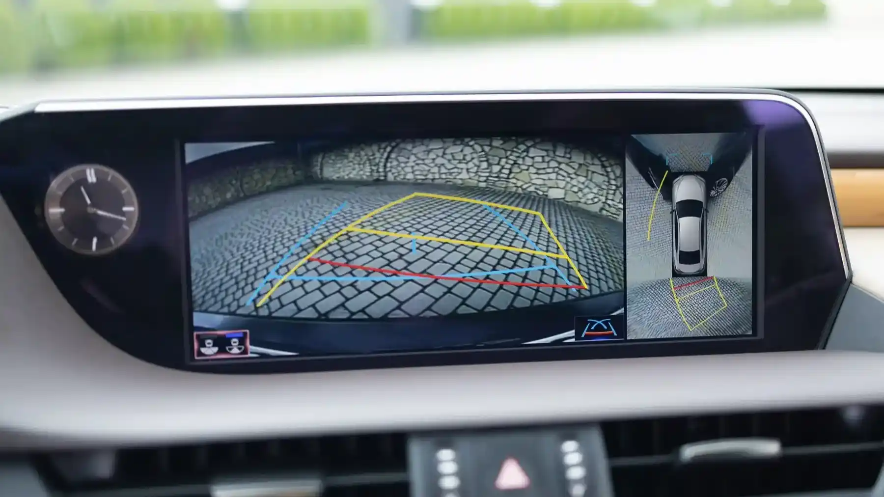 ¿Por qué elegir un auto con cámara o sensor de retroceso en Chile?