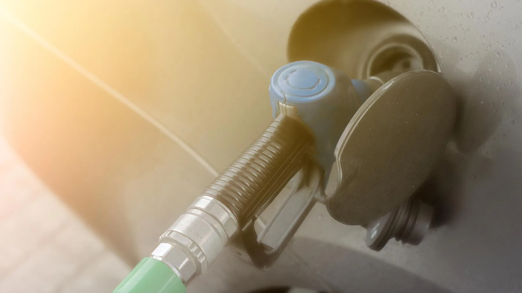 ¿Cuál es el consumo de combustible en autos híbridos?